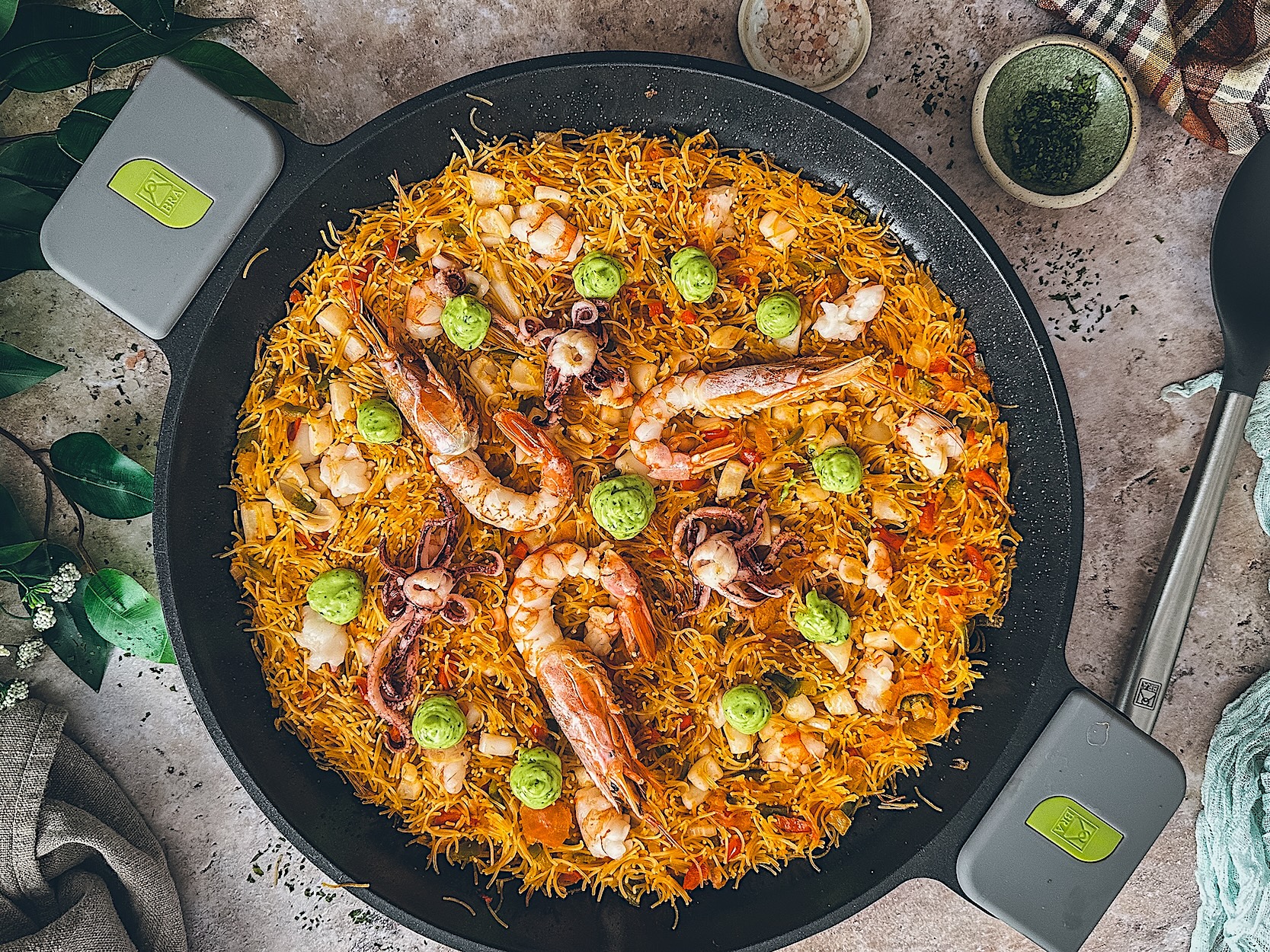 Fideuá de gambas y calamares, La fideuá del domingo