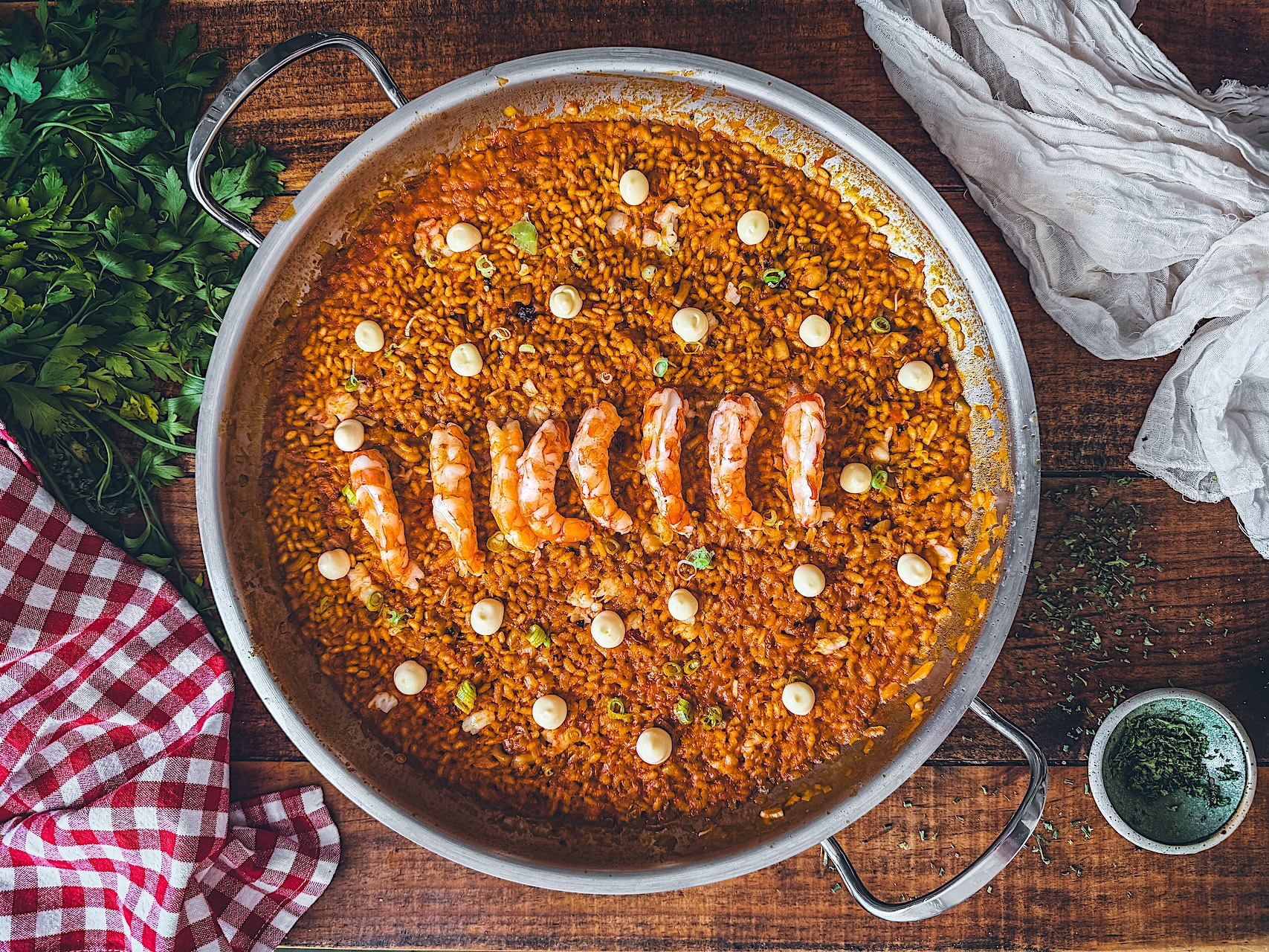 Arroz con gambones y verduras. El perfecto para preparar en casa
