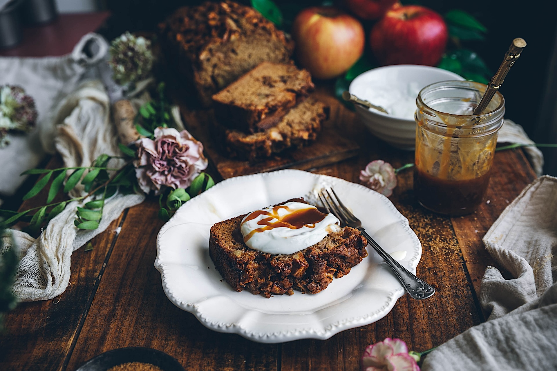 Bizcocho de otoño con manzanas y canela. El bizcocho que siempre me sabe a otoño