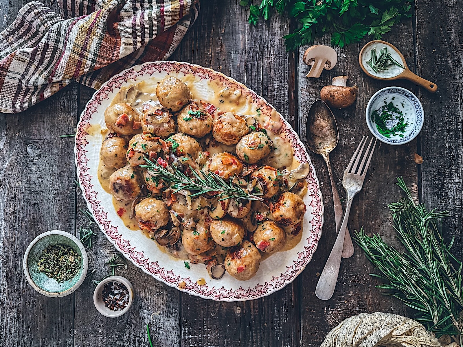 Albóndigas con vino blanco Coq-au-vin