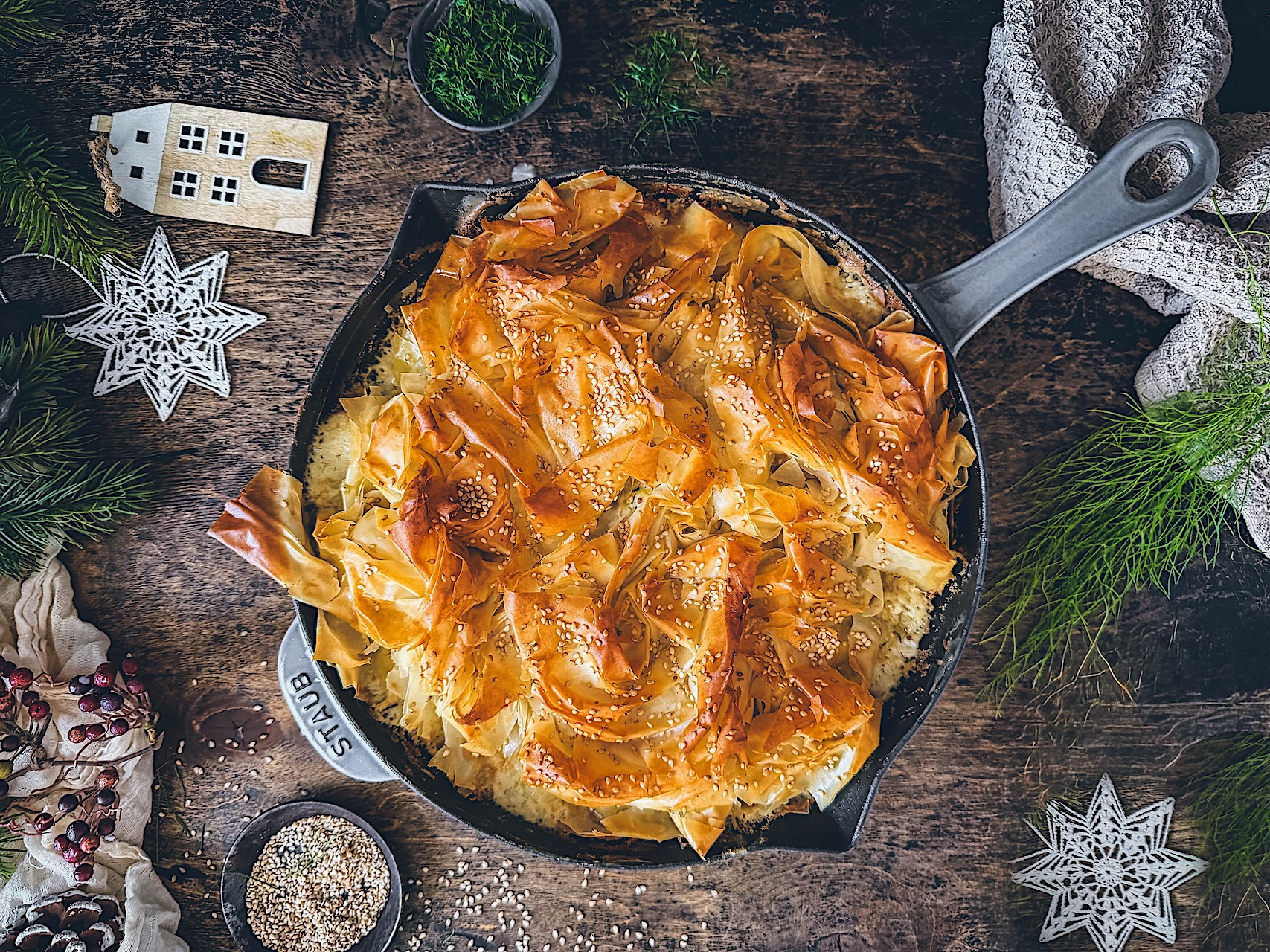 Pastel crujiente de salmón con patatas. Perfecto para cualquier monito del año