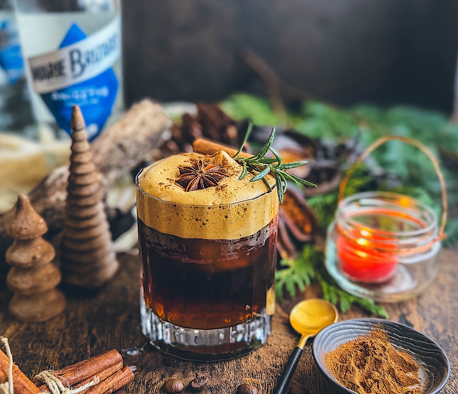 Carajilo de anís con café dalgona. Tradición de invierno en tu mesa