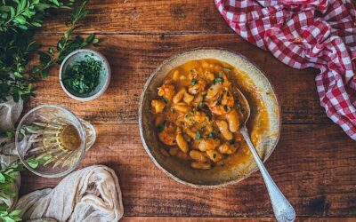 Fabes con gambones y verduras. El frío aquí se come con cuchara