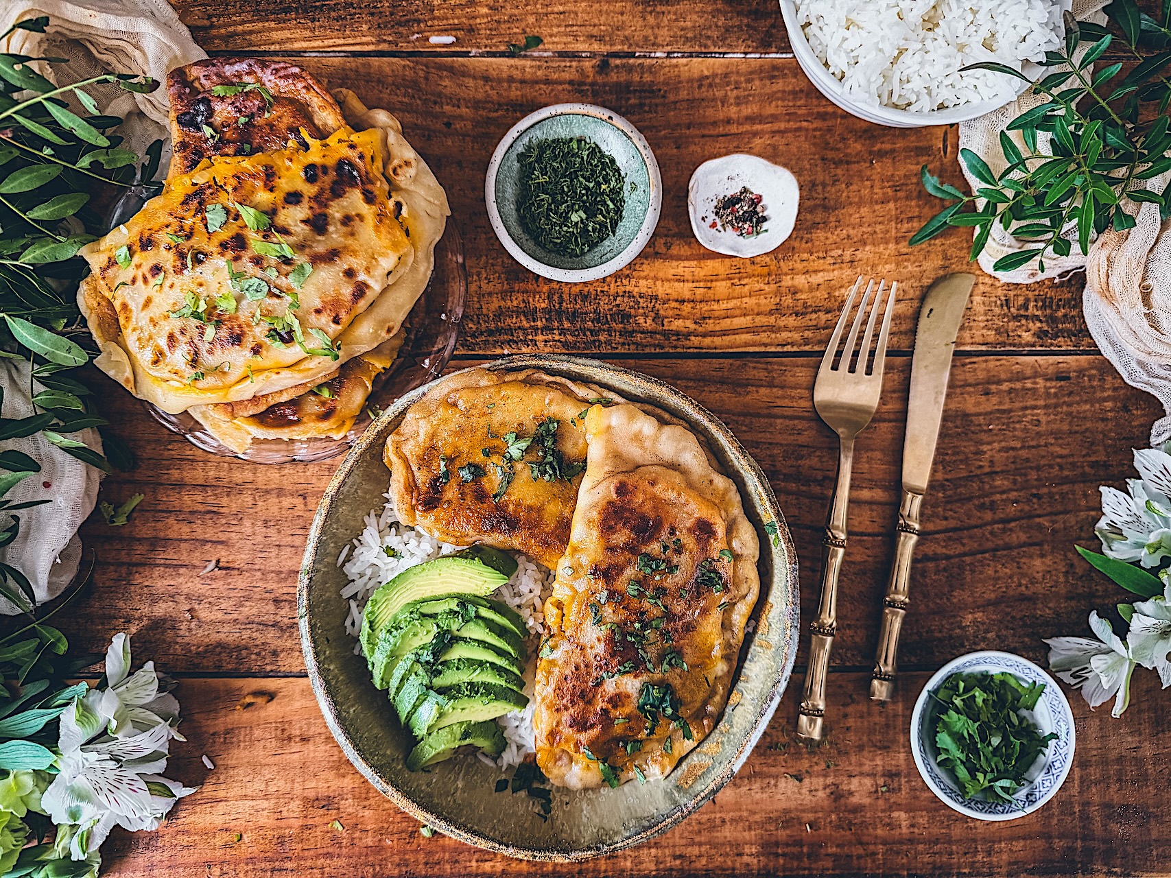 Naan relleno de curry de carne y queso. El pan relleno que vas a amar